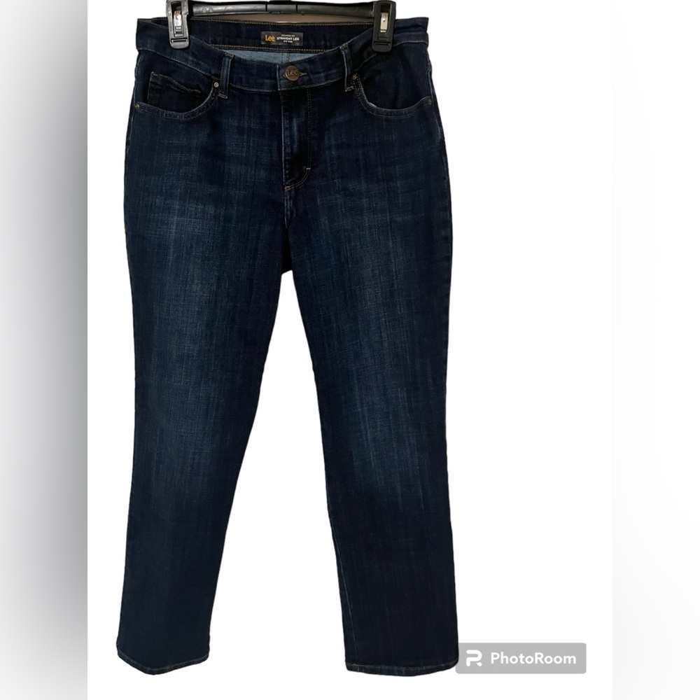Lee Women's Stretch Relaxed Fit Straight Leg Jean. Size 12 Regular